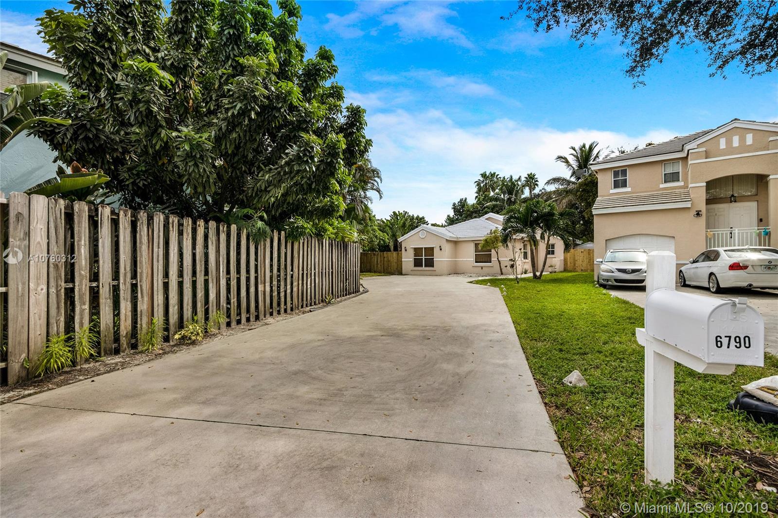 6790 Bayfront Circle Margate, FL 33063 - Photo 20 of 25