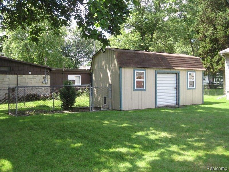 365 Reymont Road Waterford, MI 48327 - Photo 26 of 34 Reymont Rd 027.jpg