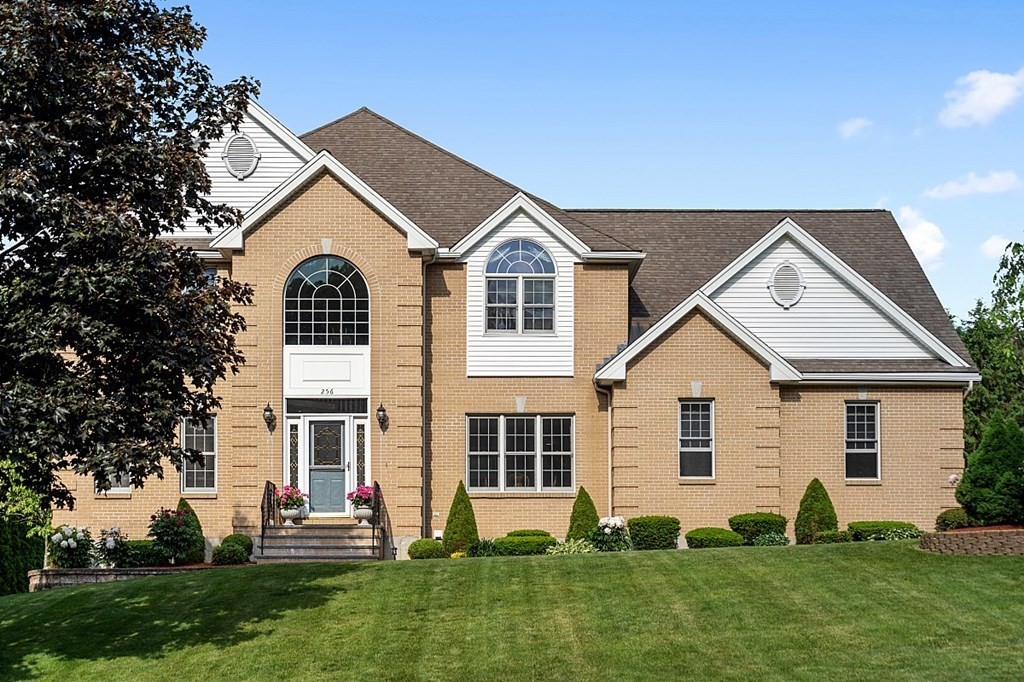256 Simpson Road Marlborough, MA 01752 - Photo 3 of 42 Gallery Image 3