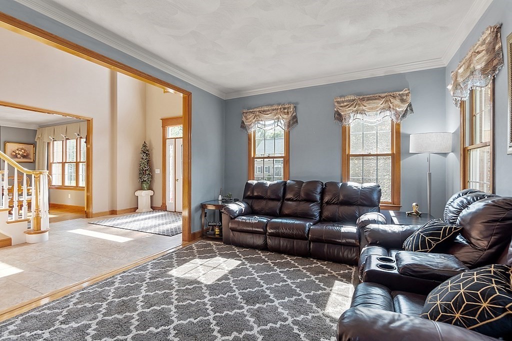 256 Simpson Road Marlborough, MA 01752 - Photo 7 of 42 Gallery Image 7