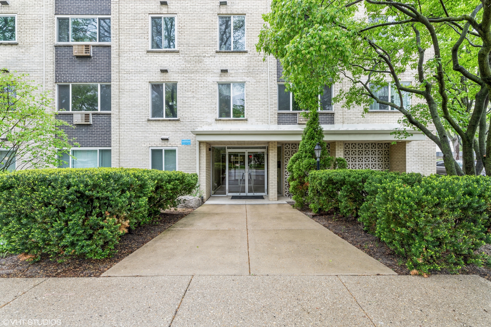 627 Ridge Road, Unit 401 Wilmette, IL 60091 - Photo 2 of 12 front view of a building