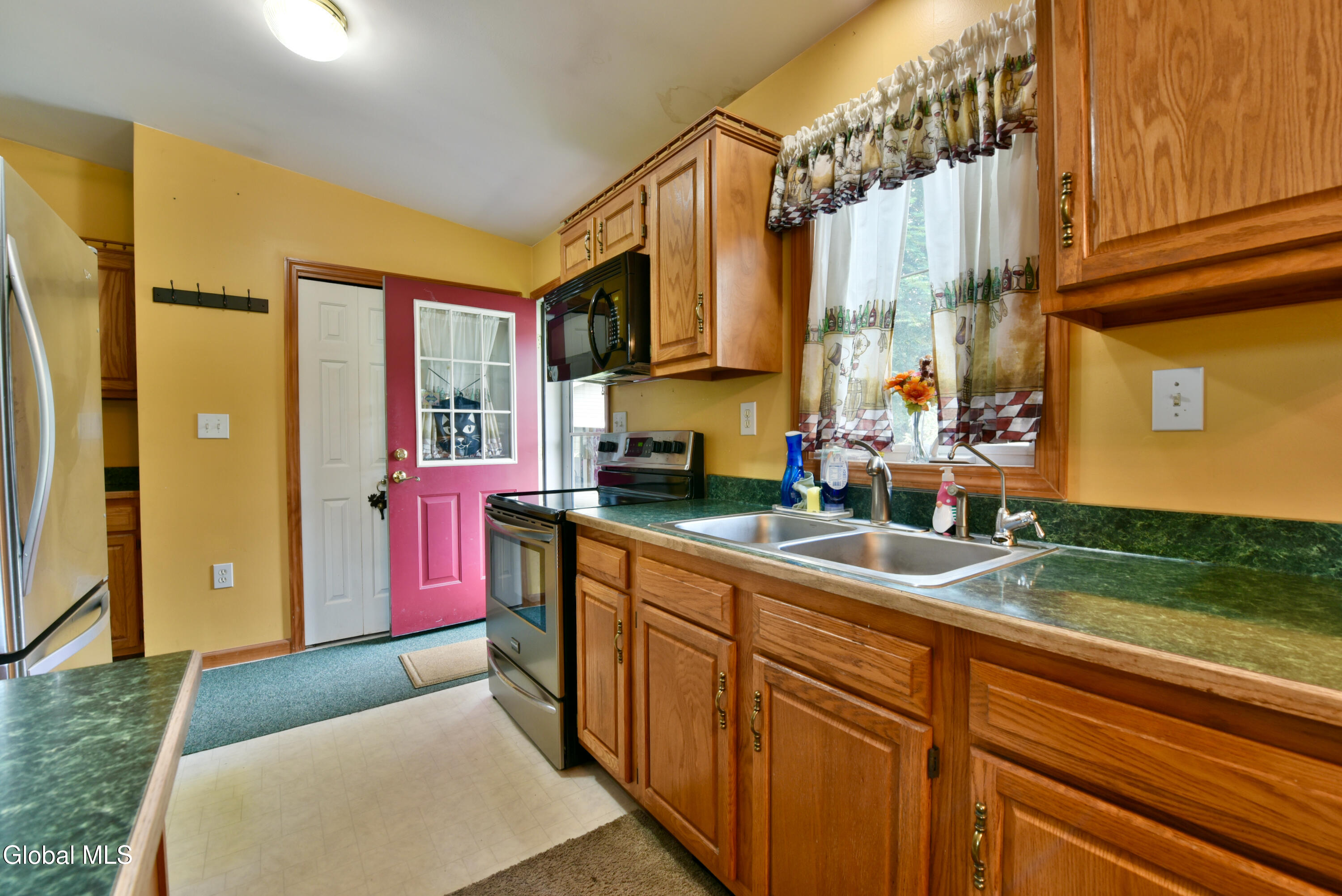 1252 Midline Road Amsterdam, NY 12010 - Photo 7 of 31 6