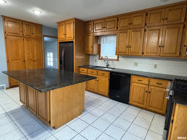 $2,500 | 1020 Brown Street, Bettendorf, IA 52722