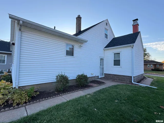 $2,500 | 1020 Brown Street, Bettendorf, IA 52722