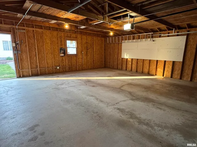 $2,500 | 1020 Brown Street, Bettendorf, IA 52722