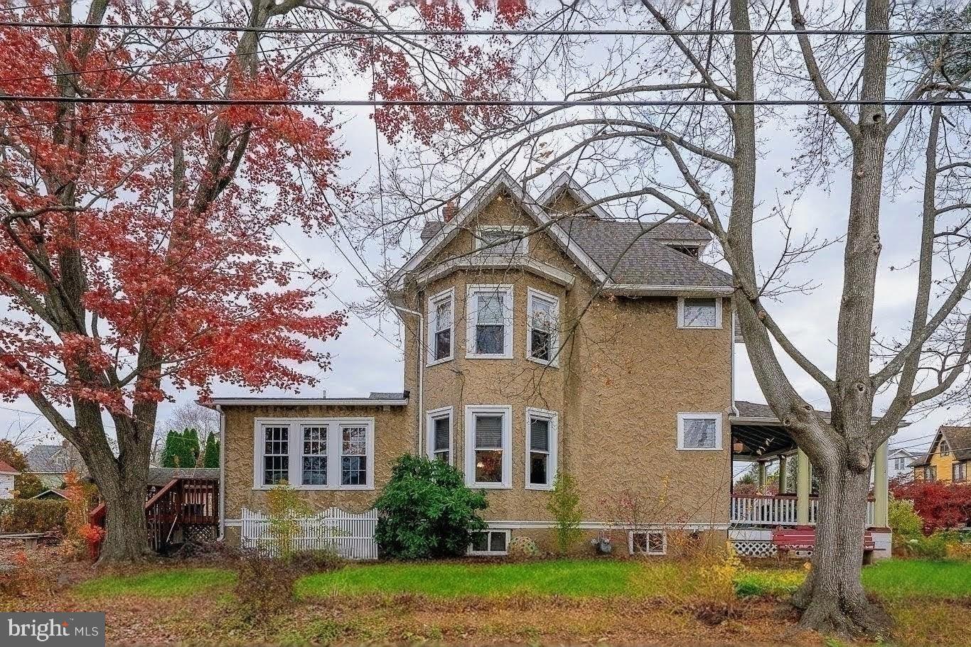 507 Morton Avenue Ridley Park, PA 19078 - Photo 4 of 42 front view of a house with a yard