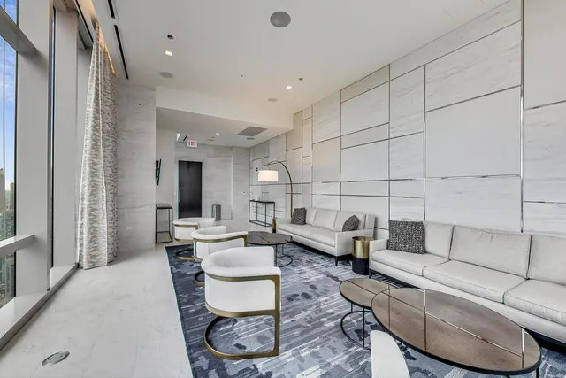 $1,690,000 | 363 East Wacker Drive, Unit 4304, Chicago, IL 60601