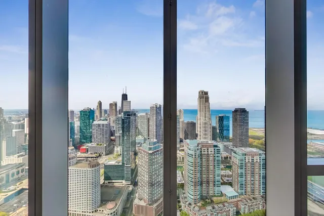 $1,690,000 | 363 East Wacker Drive, Unit 4304, Chicago, IL 60601