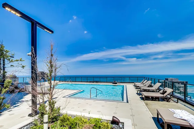 $1,690,000 | 363 East Wacker Drive, Unit 4304, Chicago, IL 60601