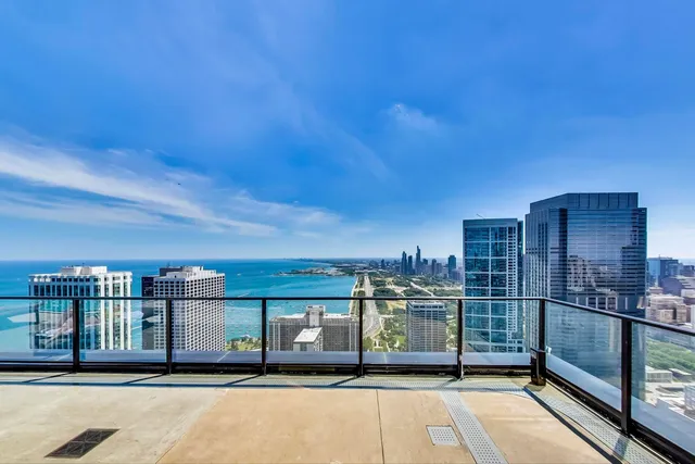 $1,690,000 | 363 East Wacker Drive, Unit 4304, Chicago, IL 60601