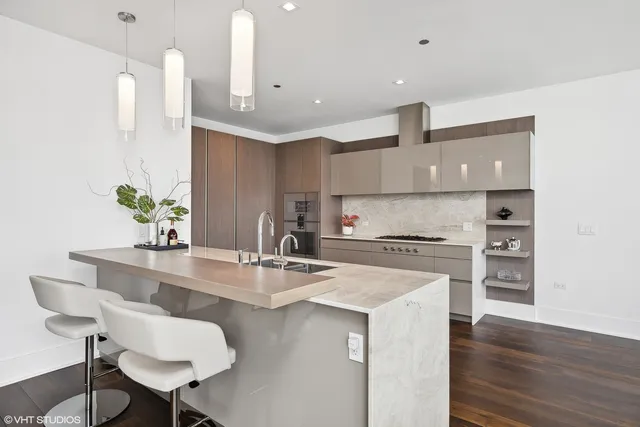 $1,690,000 | 363 East Wacker Drive, Unit 4304, Chicago, IL 60601