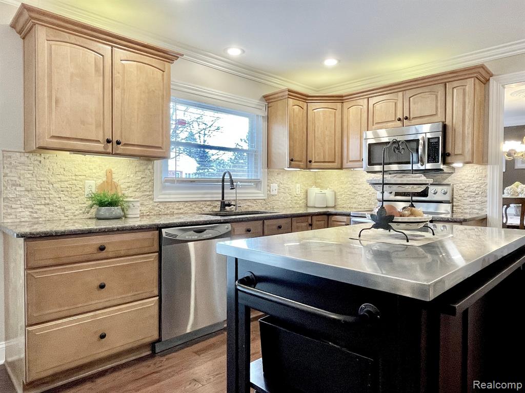 5187 Glengate Road Rochester, MI 48306 - Photo 7 of 51