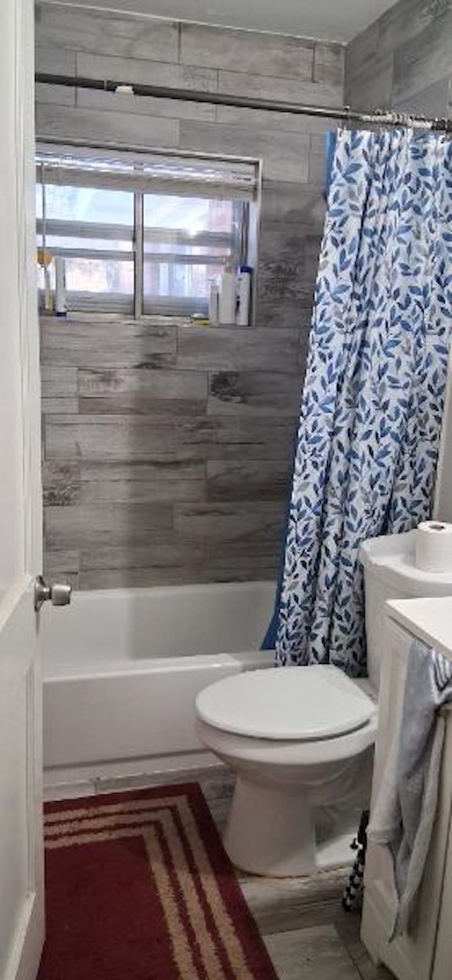 1536 Catalina Road Memphis, TN 38111 - Photo 3 of 7 a bathroom with a toilet and a shower