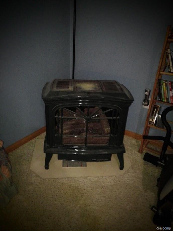 6878 Kestrel Ridge Road Brighton, MI 48116 - Photo 25 of 28 Gas Stove/Ventless Fireplace in fam room that stays