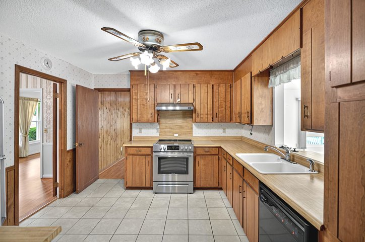 304 Arcadia Drive Anderson, SC 29621 - Photo 12 of 41 Large Kitchen