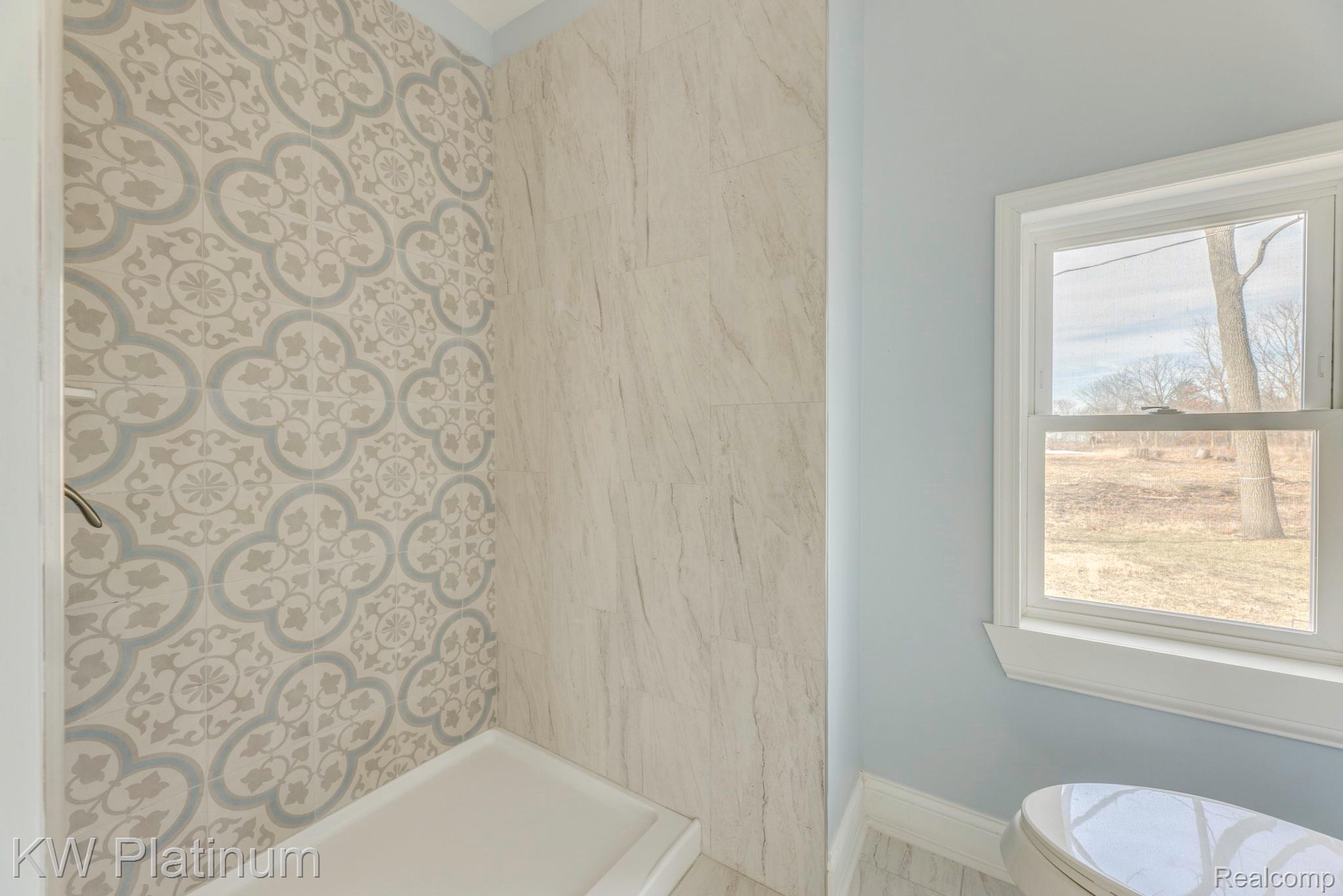 2819 Ravenswood Road Port Huron, MI 48060 - Photo 19 of 32 Primary Bathroom Shower