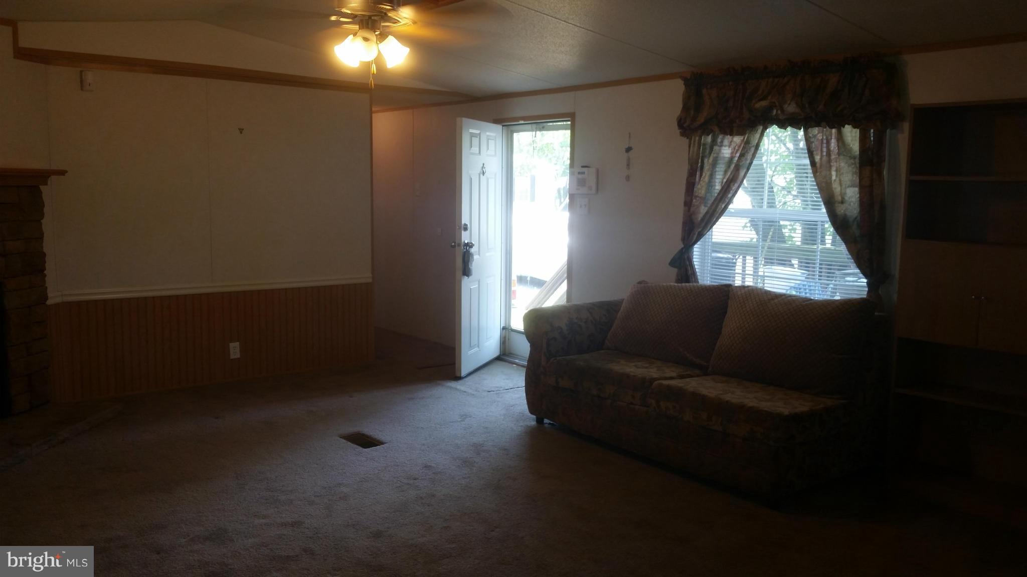 7810 Clark Road, Unit D39 Jessup, MD 20794 - Photo 6 of 29 Living Room