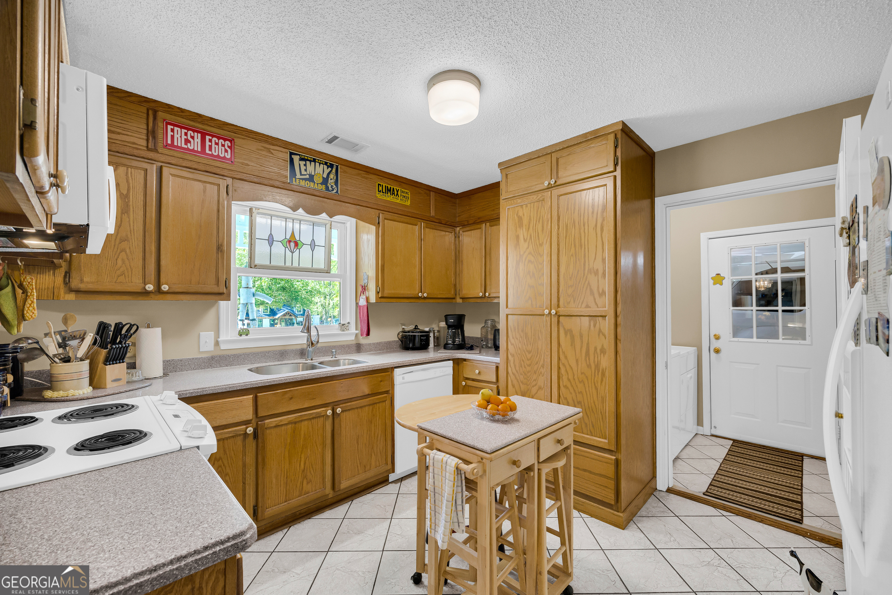 172 Lewis Circle Commerce, GA 30529 - Photo 2 of 29