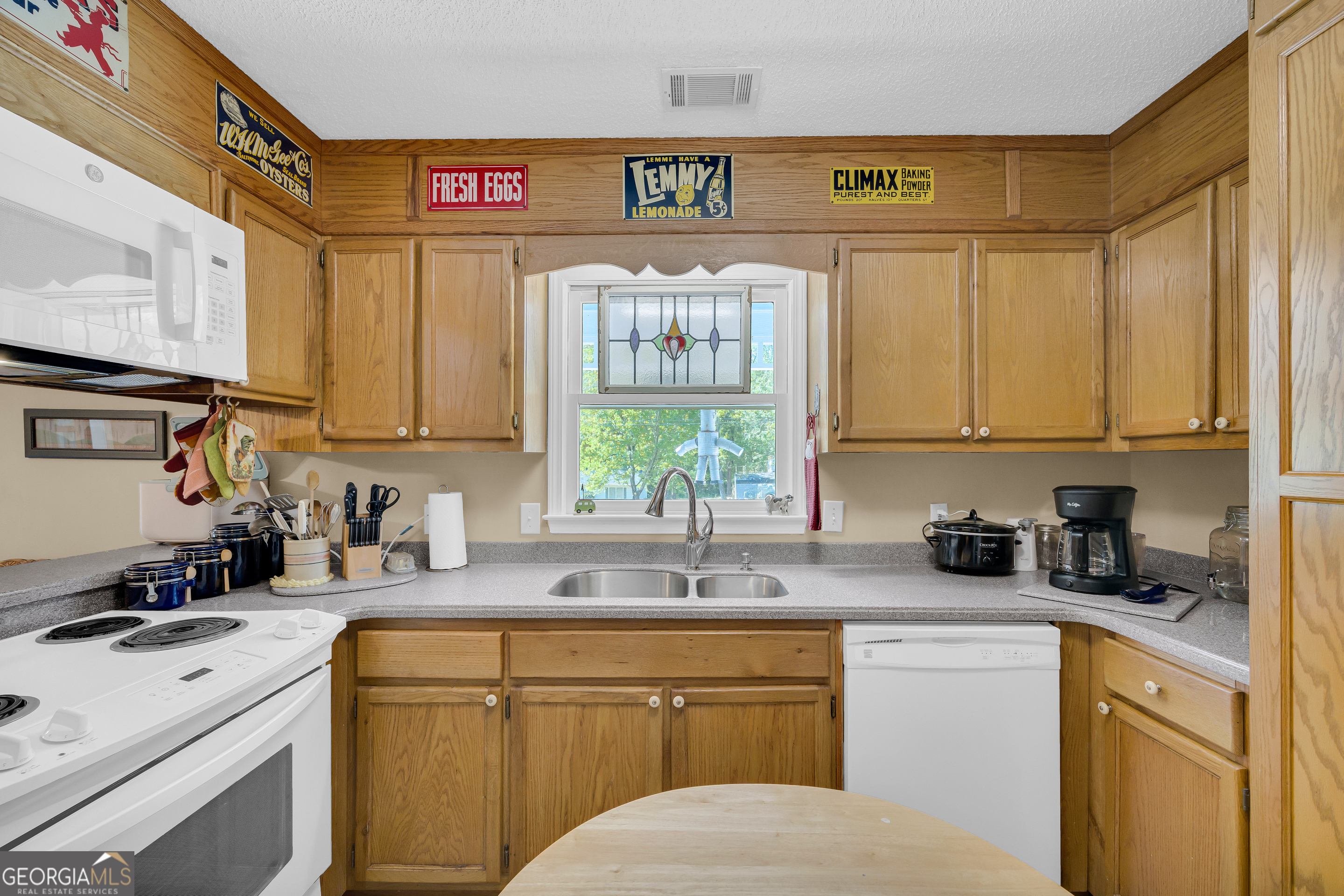 172 Lewis Circle Commerce, GA 30529 - Photo 4 of 29