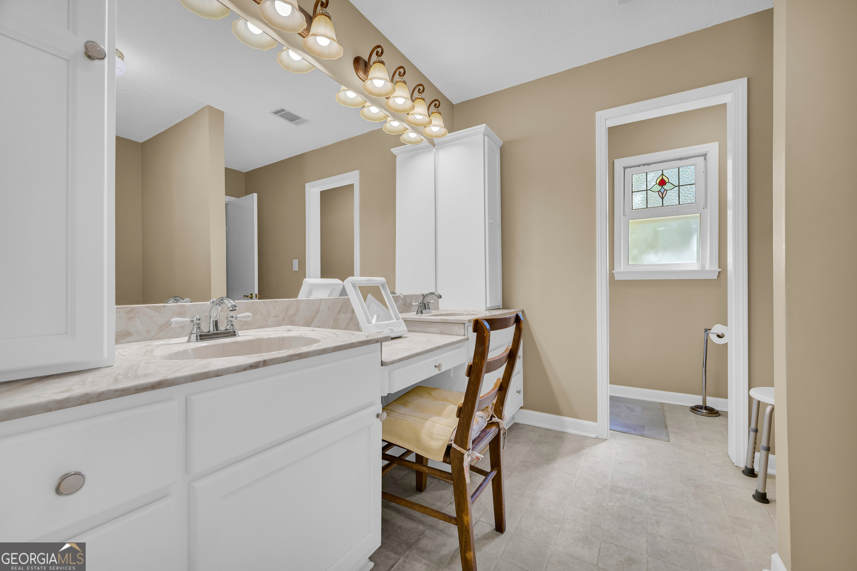 172 Lewis Circle Commerce, GA 30529 - Photo 10 of 29