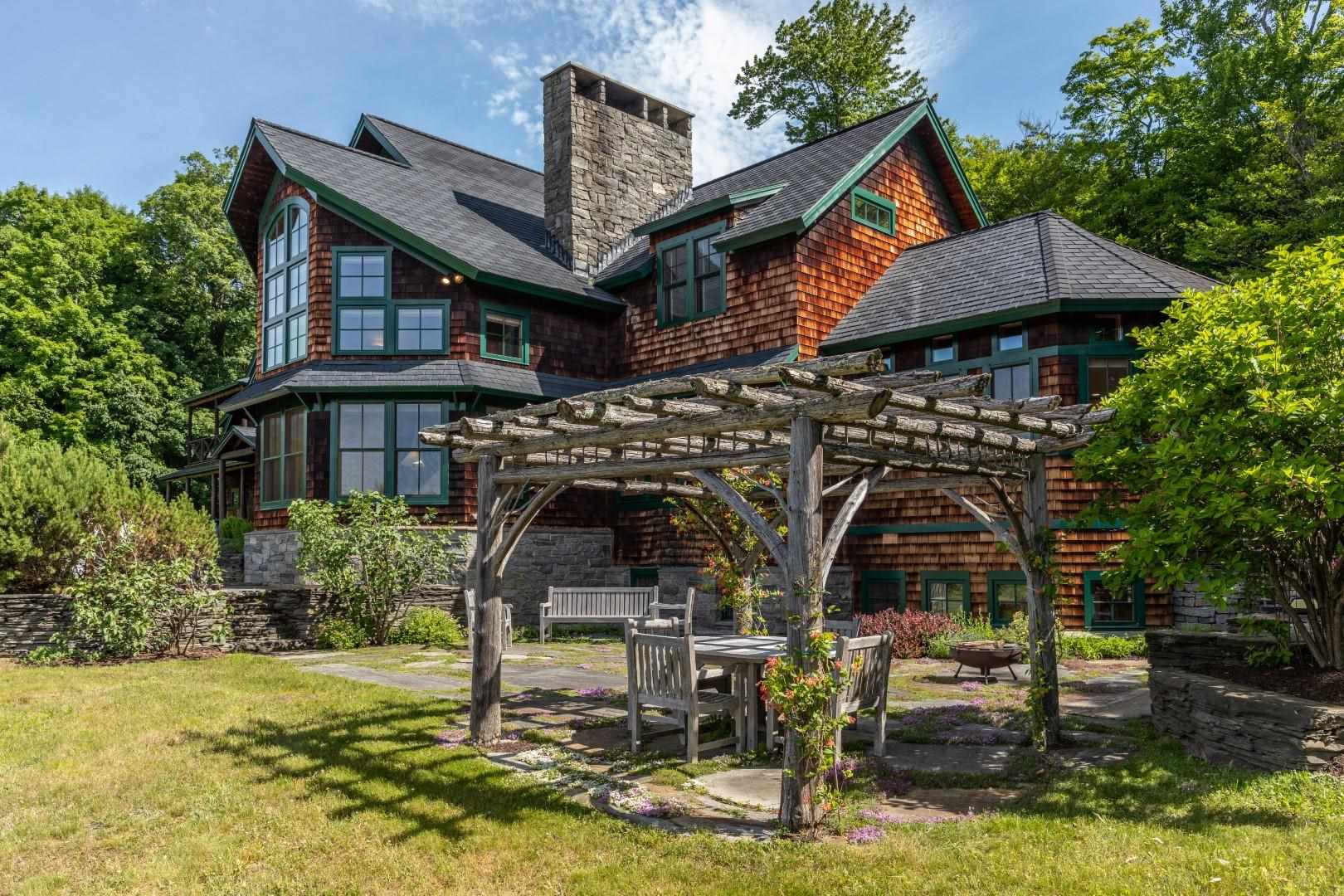 111 Thomas Pasture Road Stowe, VT 05672 - Photo 2 of 39