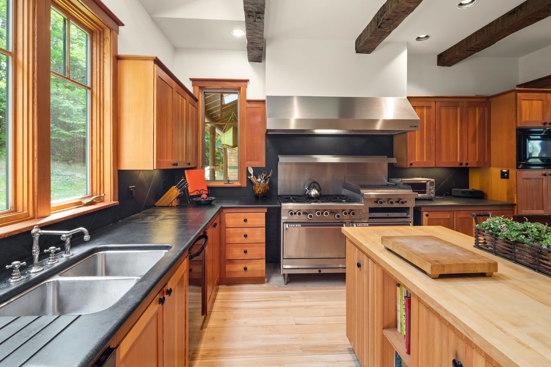 111 Thomas Pasture Road Stowe, VT 05672 - Photo 13 of 39