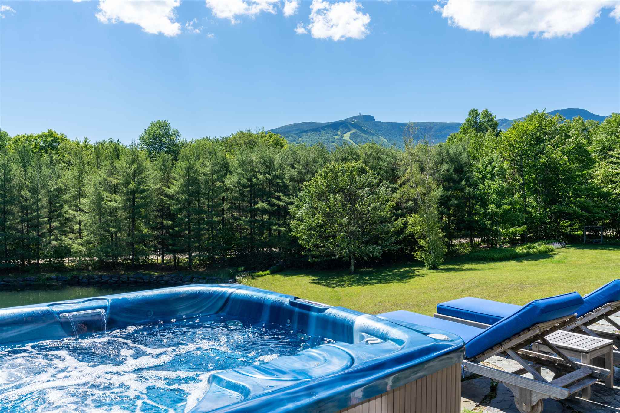 111 Thomas Pasture Road Stowe, VT 05672 - Photo 3 of 39