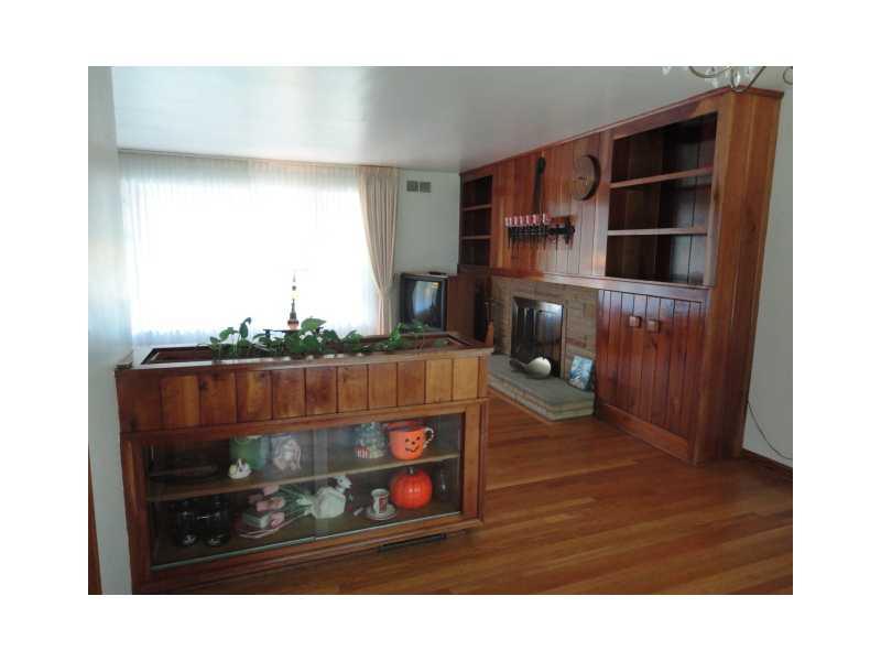 11 Weber Road Jeannette, PA 15644 - Photo 14 of 14 Living Room.
