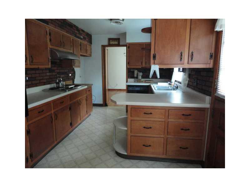 11 Weber Road Jeannette, PA 15644 - Photo 9 of 14 Kitchen.