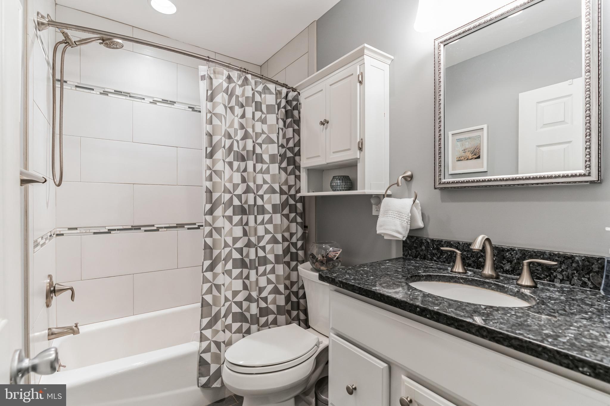 2010 Oak Lane Road Wilmington, DE 19803 - Photo 26 of 35 Hallway bathroom