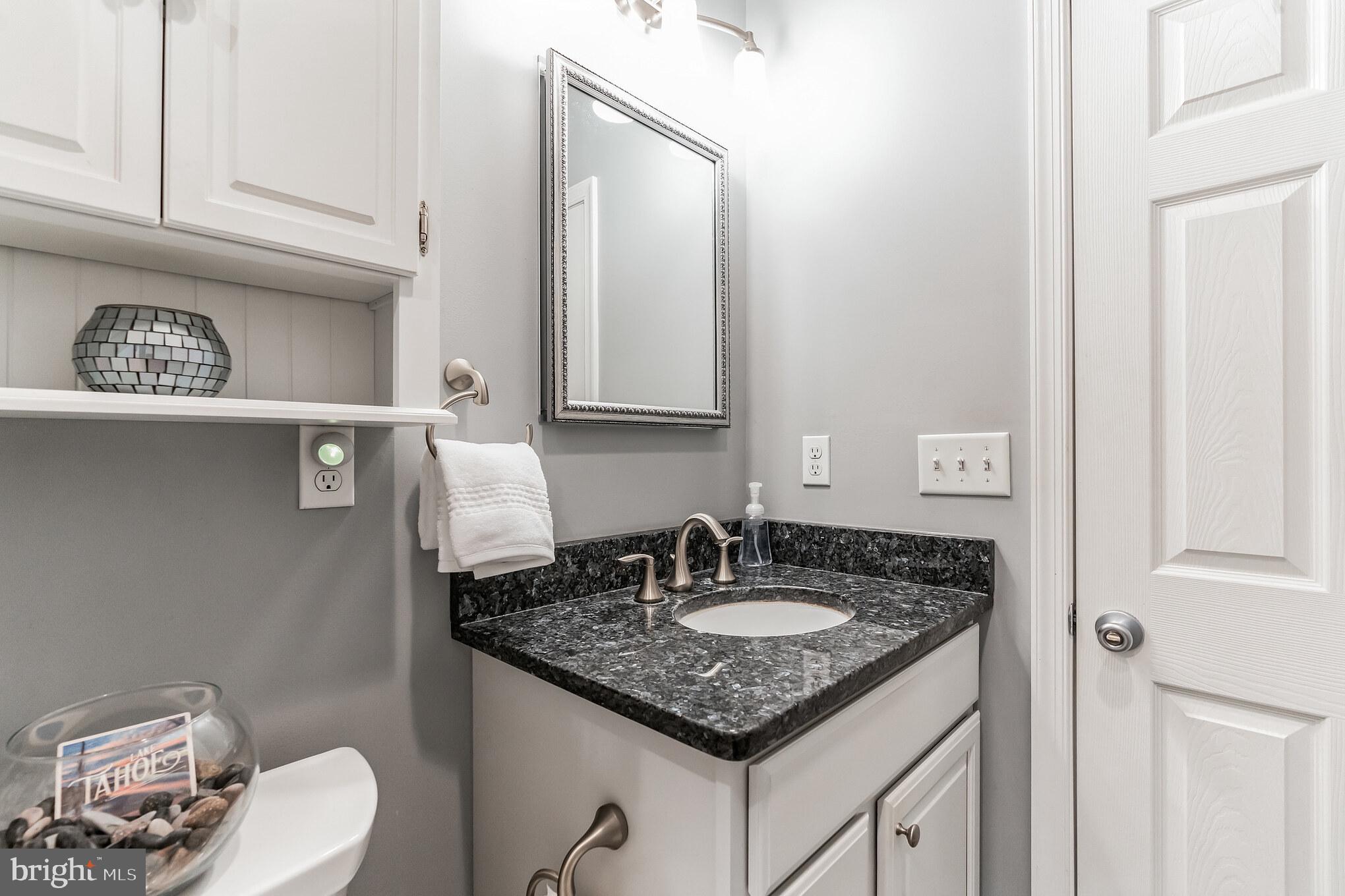 2010 Oak Lane Road Wilmington, DE 19803 - Photo 27 of 35 Hallway bathroom