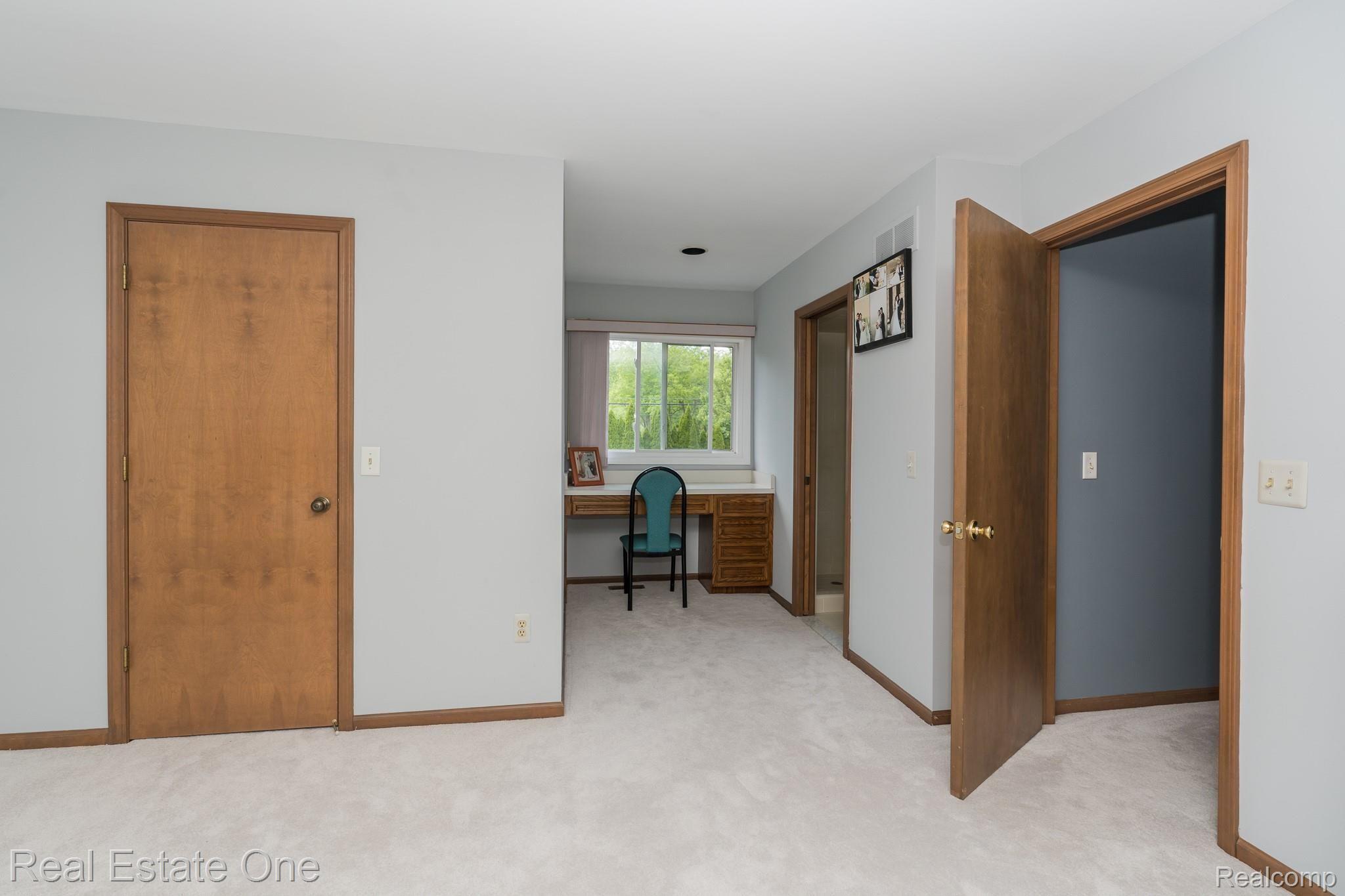 1401 Lomas Verdes Rochester, MI 48306 - Photo 26 of 42 MASTER BATH HAS A SEPARATE DRESSING AREA/MAKE-UP VANITY - Lomas Verdes MLS-W026.jpg