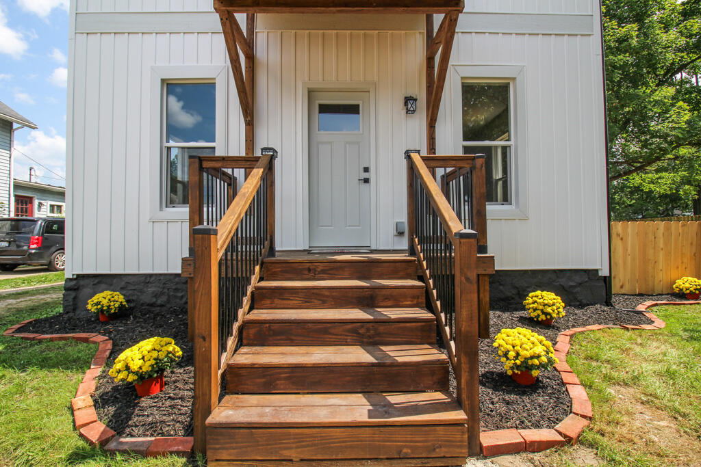 713 Oak Street Three Rivers, MI 49093 - Photo 3 of 34 Oak-22