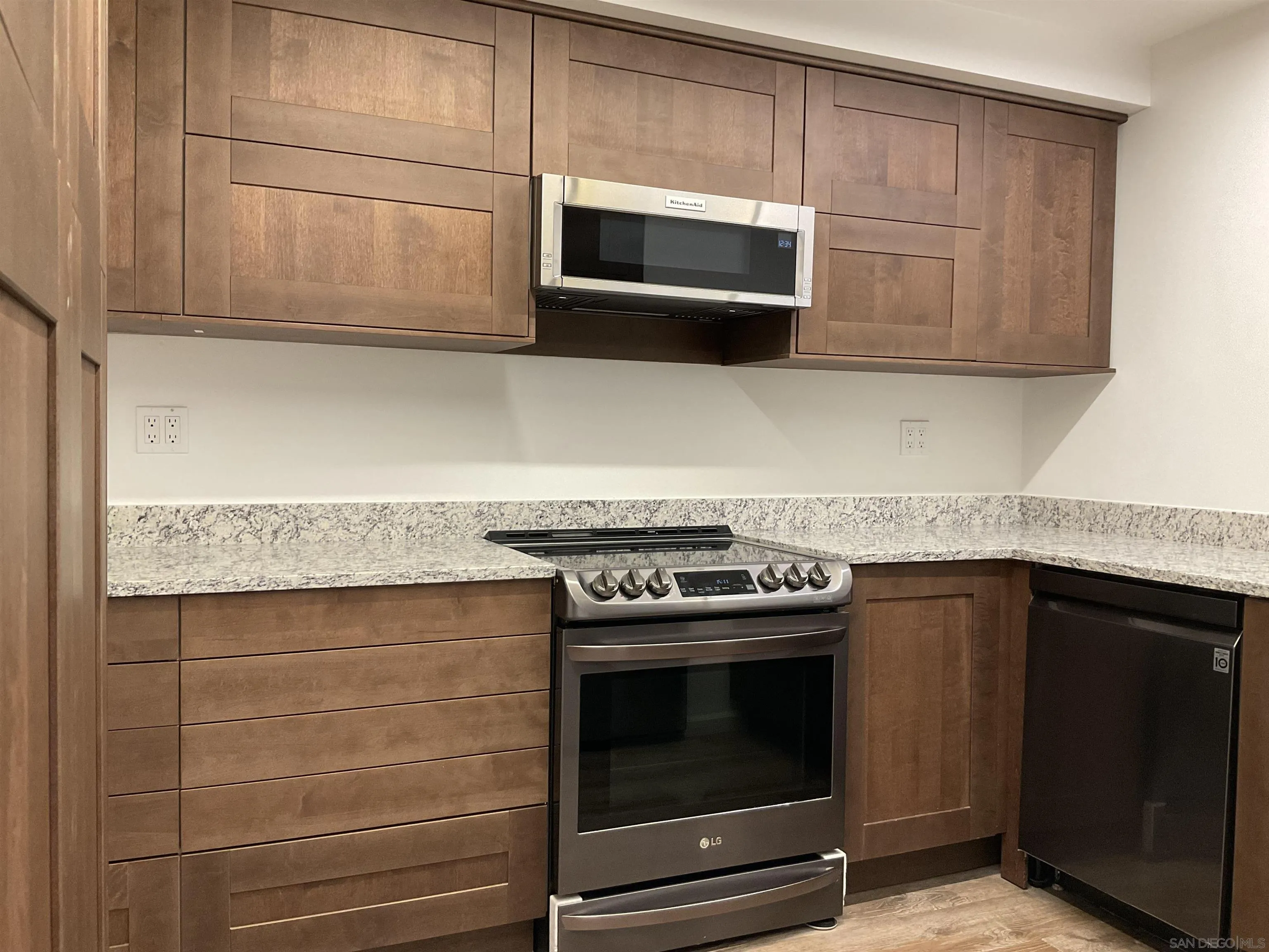 2600 Torrey Pines Road, Unit A25 La Jolla, CA 92037 - Photo 2 of 47 a stove top oven sitting inside of a kitchen