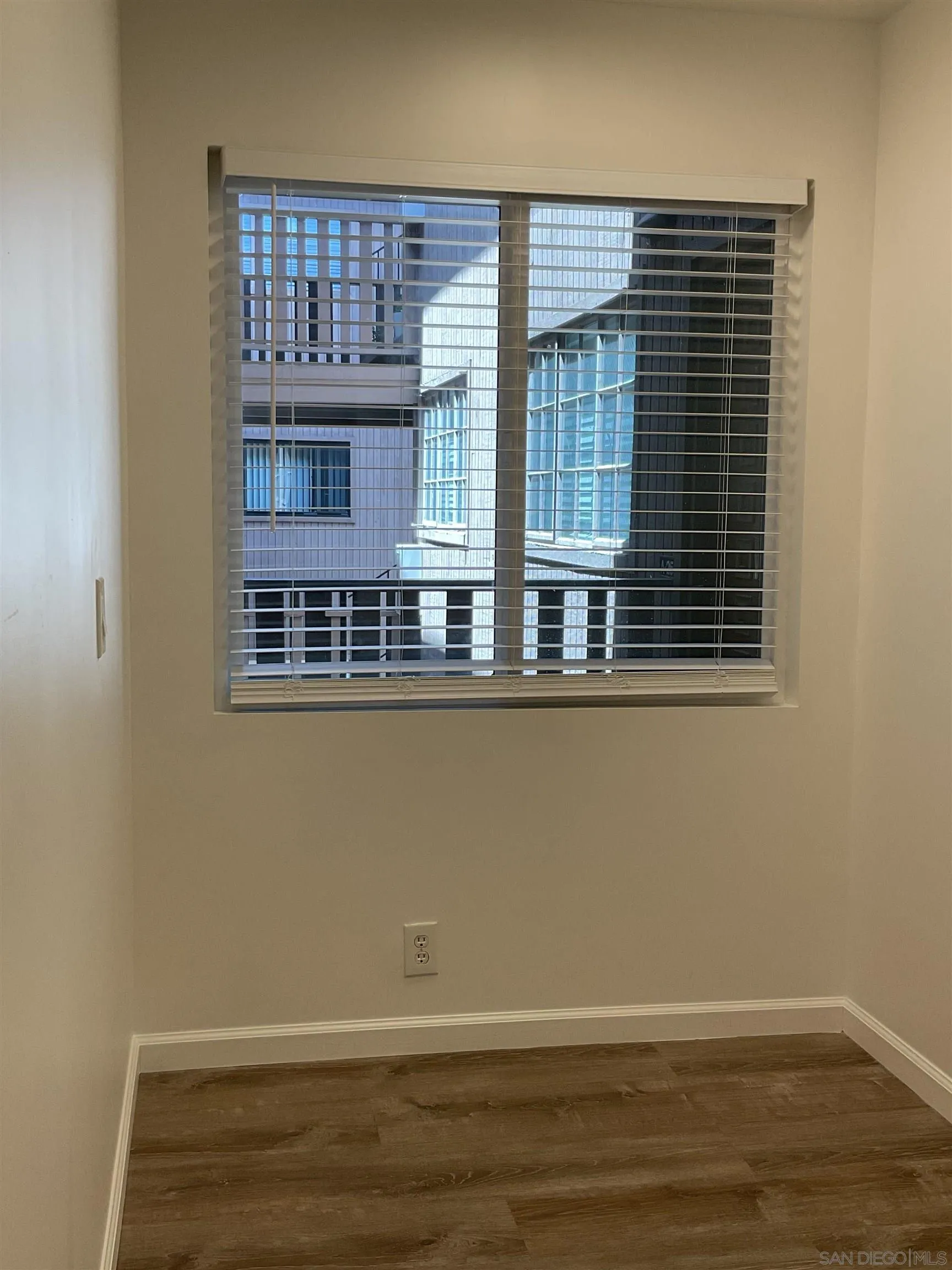 2600 Torrey Pines Road, Unit A25 La Jolla, CA 92037 - Photo 30 of 47 a view of wooden floor and a window