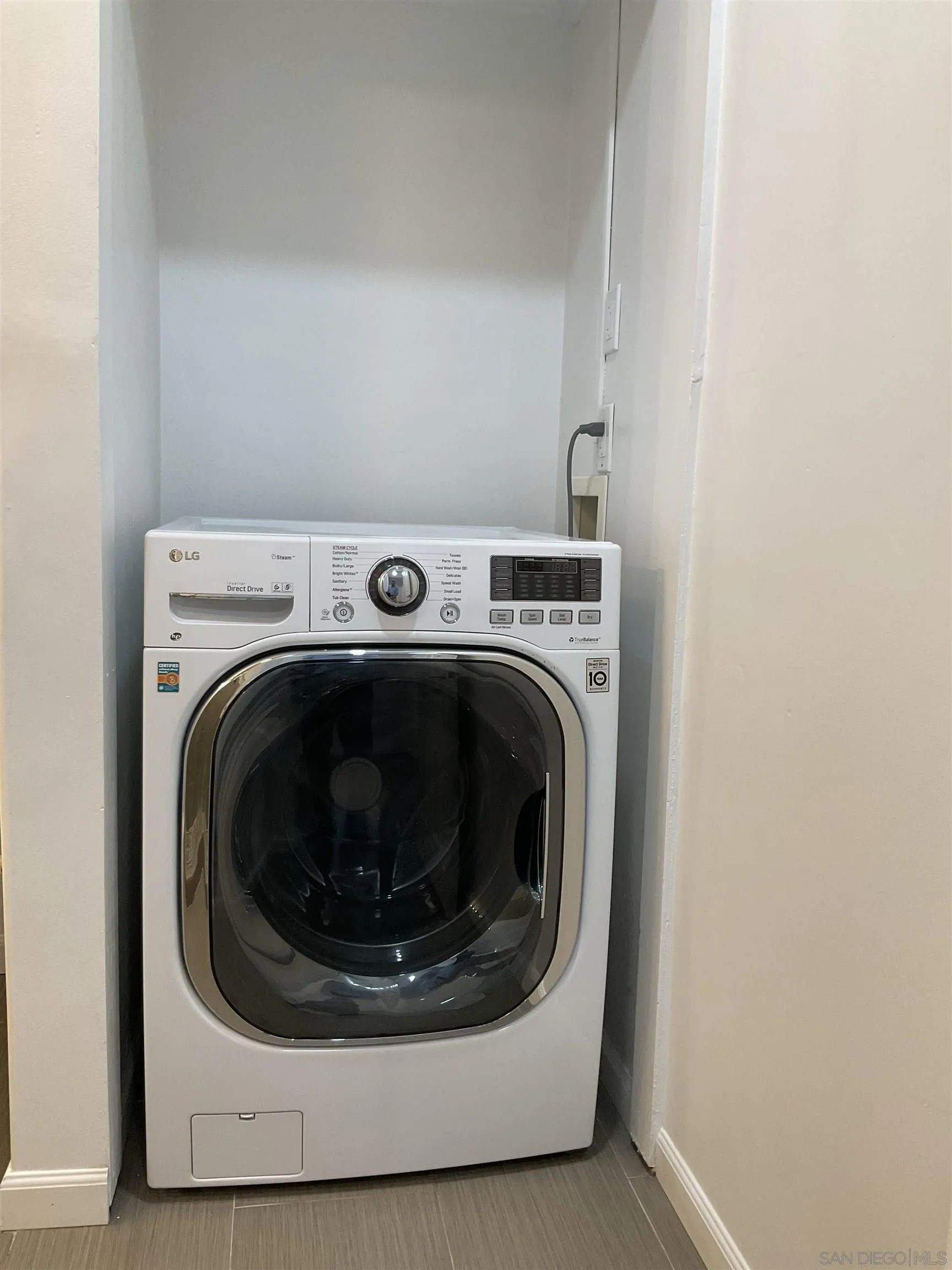 2600 Torrey Pines Road, Unit A25 La Jolla, CA 92037 - Photo 41 of 47 a utility room with dryer and washer