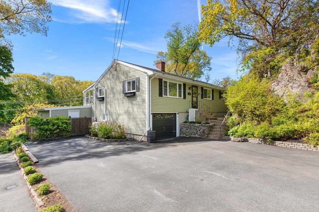 53 Longhill Road Lynn, MA 01904 - Photo 3 of 33