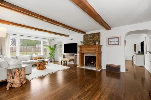 $1,295,000 | 6505 Willow Lane, Mission Hills, KS 66208