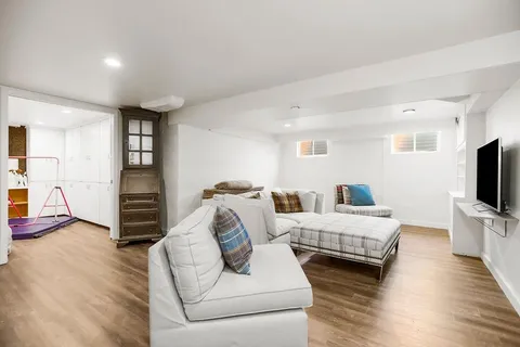 $1,295,000 | 6505 Willow Lane, Mission Hills, KS 66208