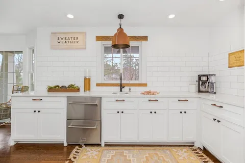 $1,295,000 | 6505 Willow Lane, Mission Hills, KS 66208