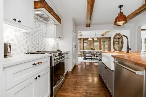 $1,295,000 | 6505 Willow Lane, Mission Hills, KS 66208