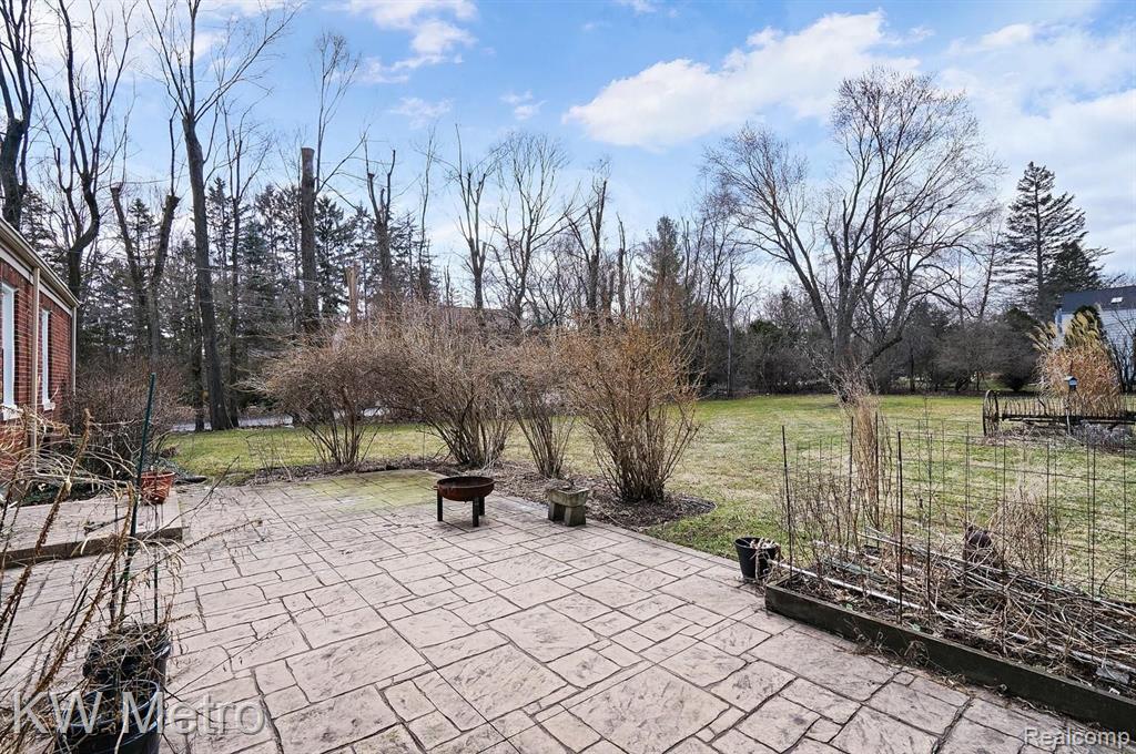 31675 Lahser Road Beverly Hills, MI 48025 - Photo 24 of 28