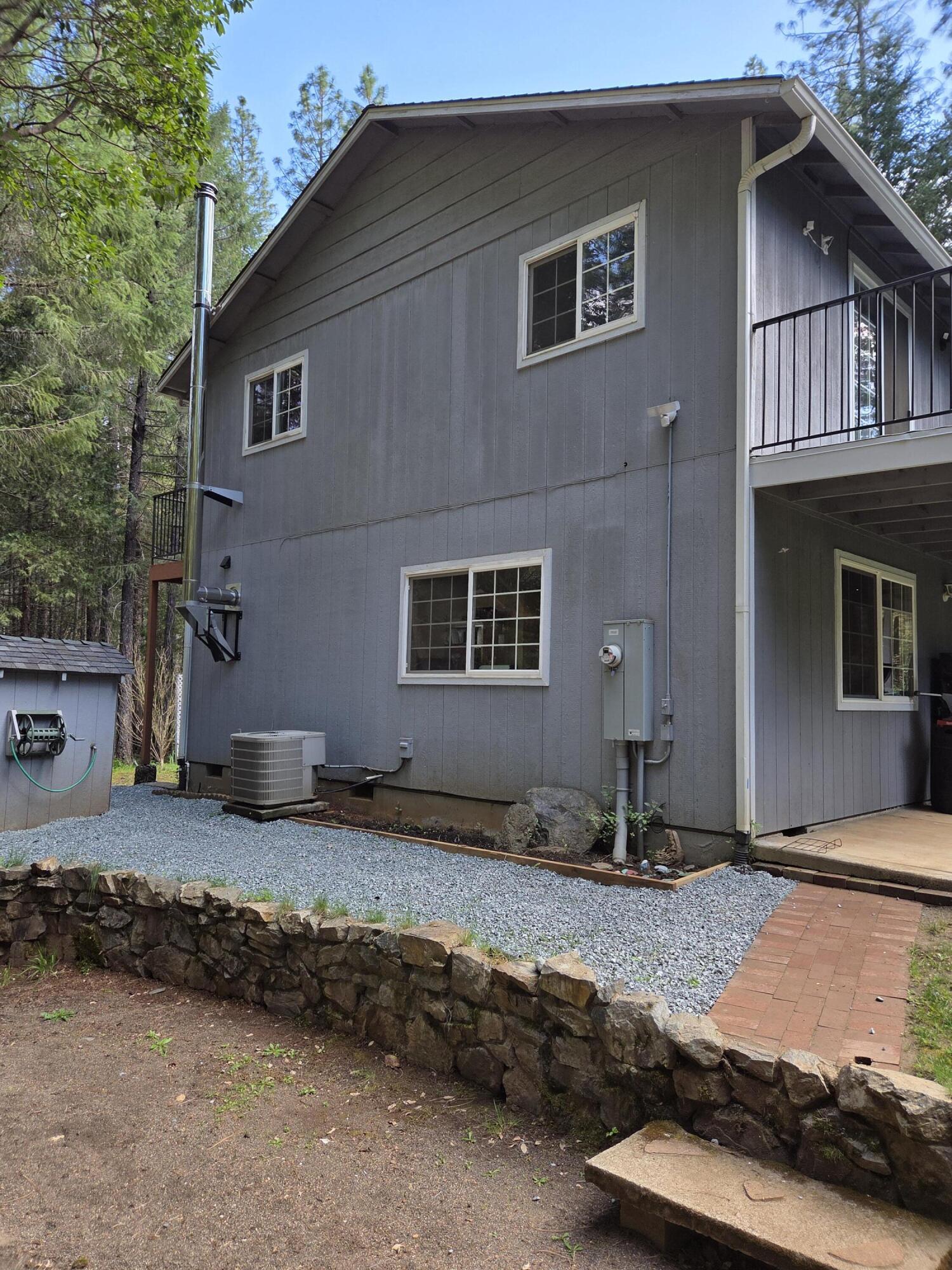 3760 Pleasant Creek Road Rogue River, OR 97537 - Photo 13 of 36 a backyard of a house with barbeque oven