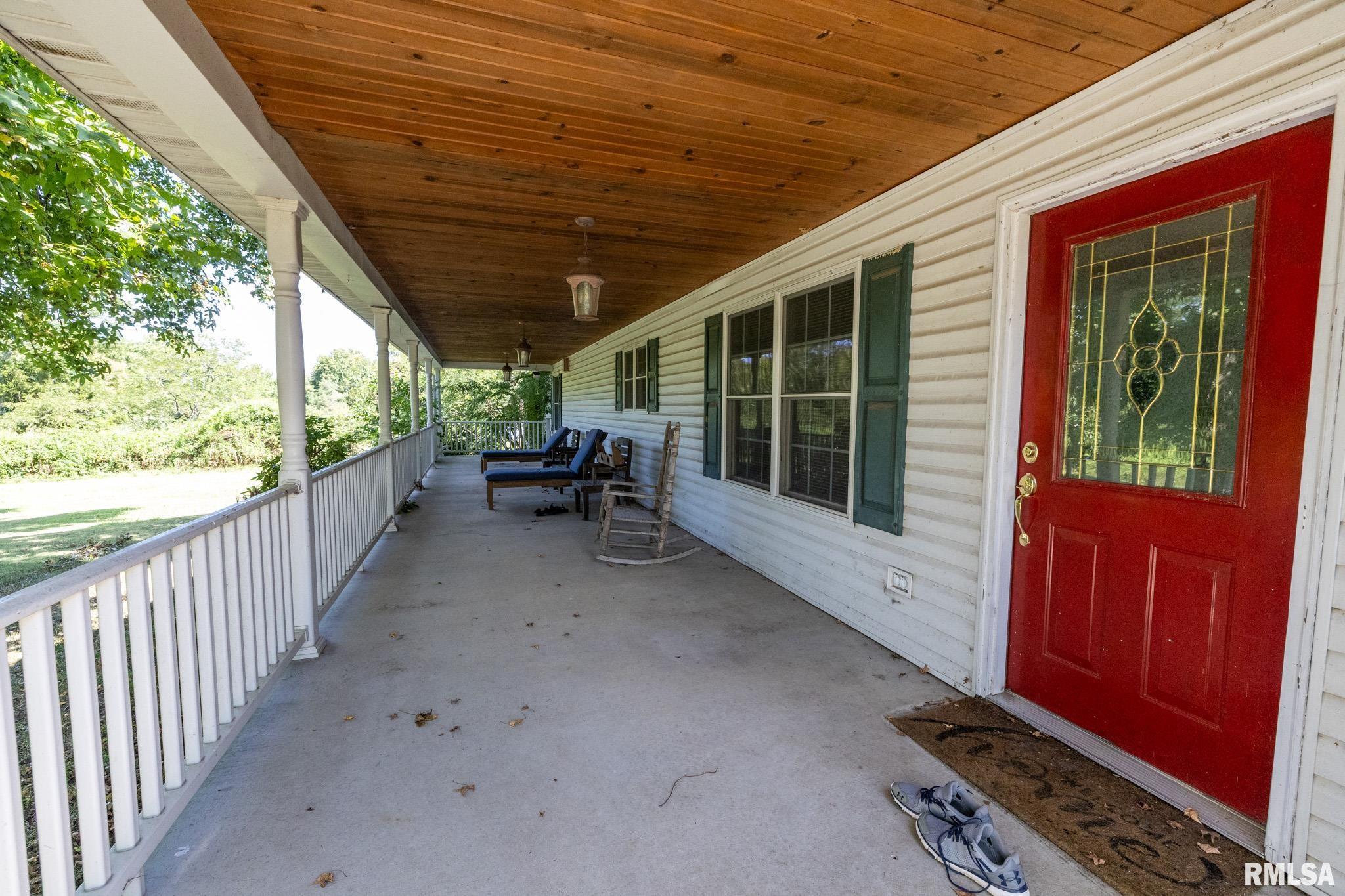575 Wildcat Bluff Road Vienna, IL 62995 - Photo 5 of 60