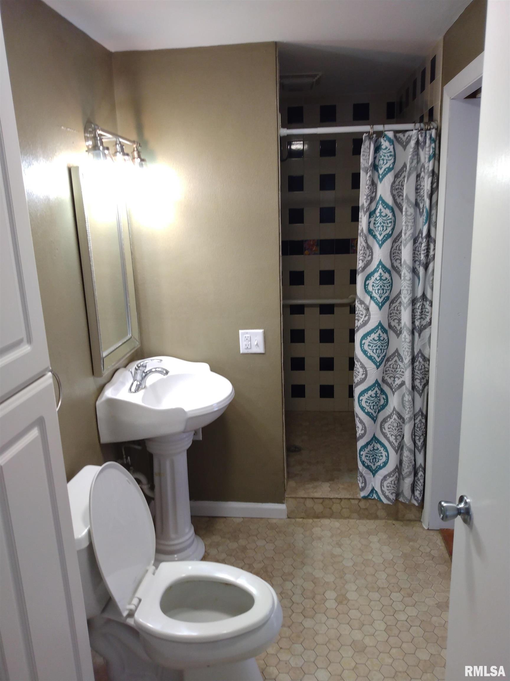 637 South Ridgeview Lane Peoria, IL 61604 - Photo 6 of 31 Gallery Image 6