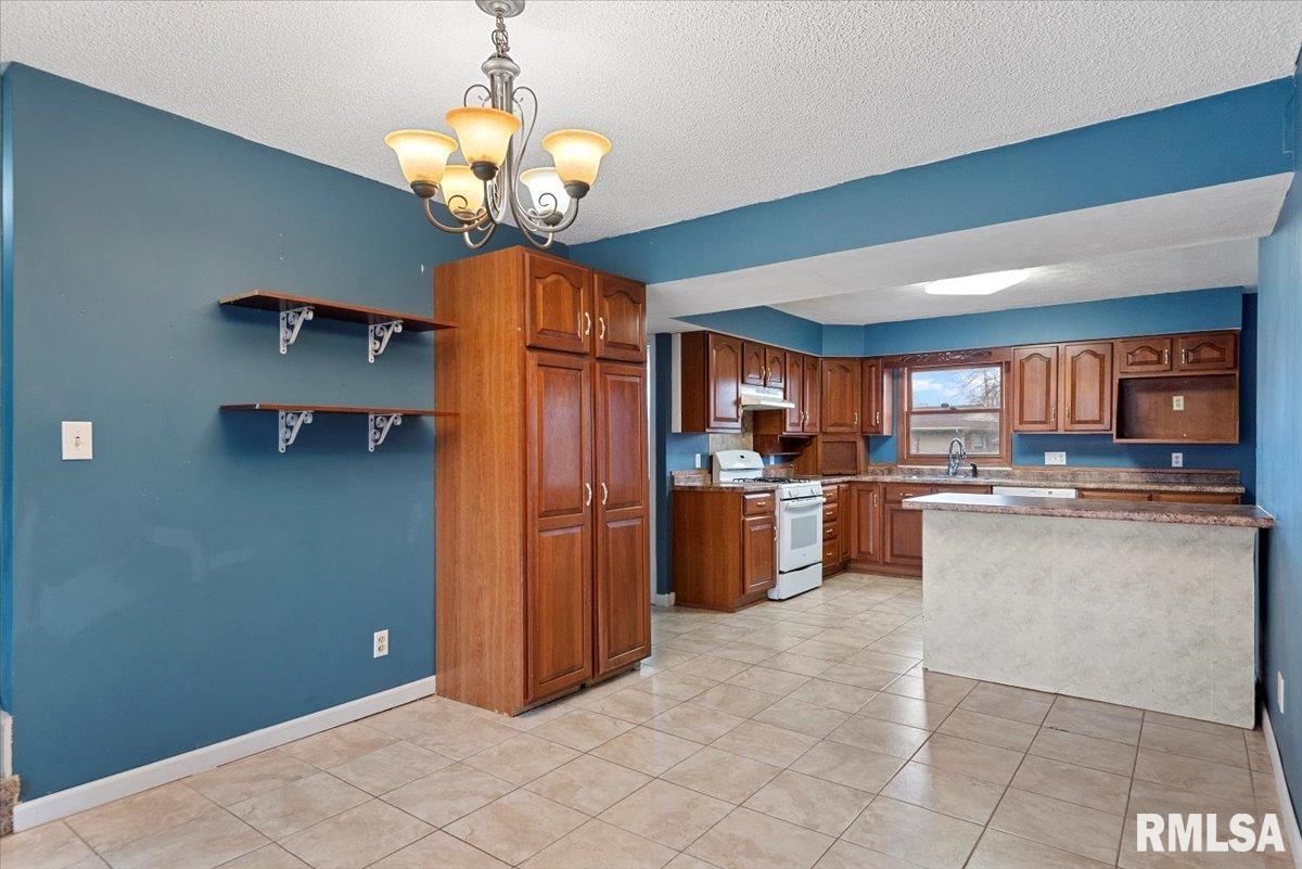 2409 Westchester Boulevard Springfield, IL 62704 - Photo 12 of 43