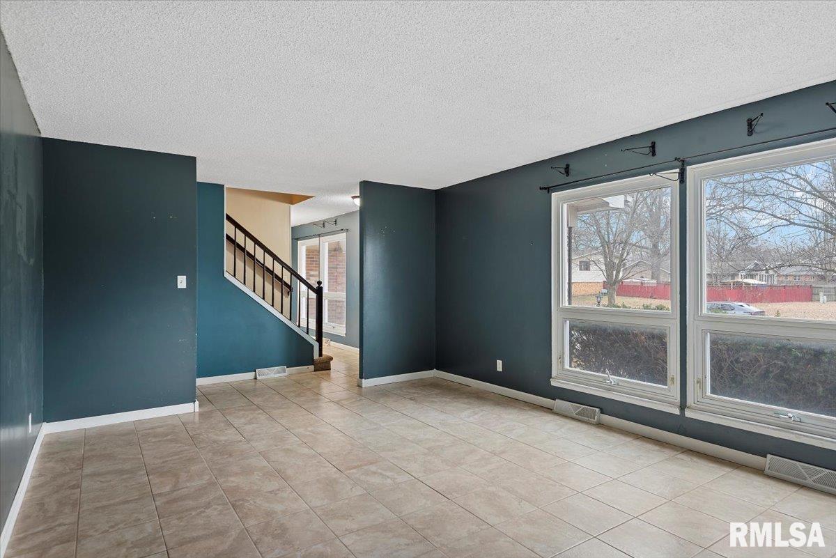 2409 Westchester Boulevard Springfield, IL 62704 - Photo 5 of 43