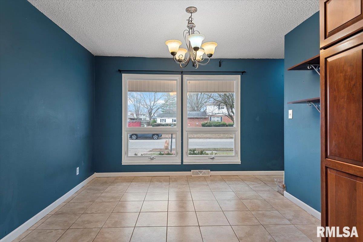 2409 Westchester Boulevard Springfield, IL 62704 - Photo 10 of 43