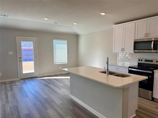 $1,900 | 230 Sugarlands Drive, Greenville, TX 75402