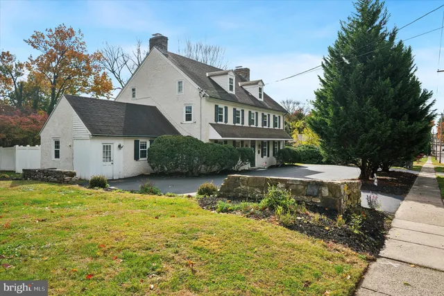 a view of a house with swimming pool and sitting area